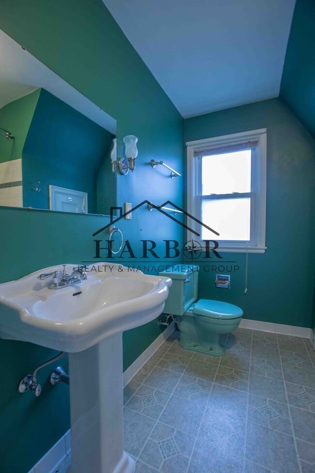 Building Photo - Single Family Home in NW Rochester!