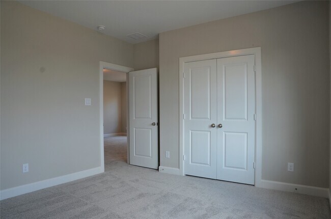Building Photo - 23834 Pullin Market Dr