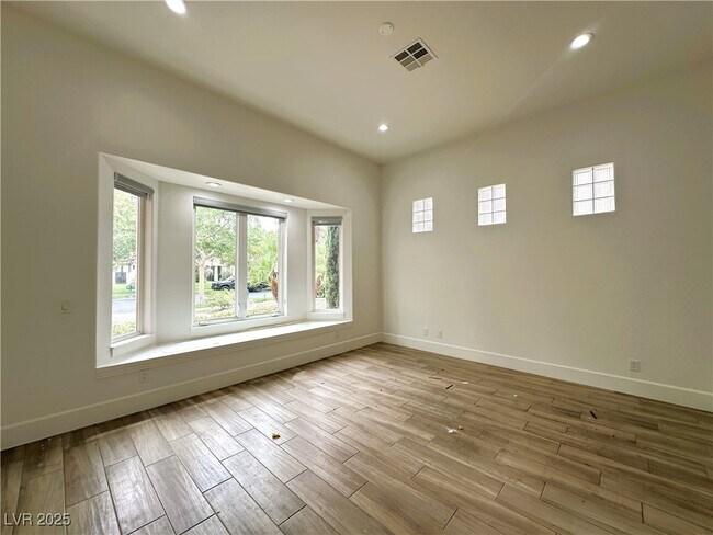 Building Photo - 2025 Grouse St
