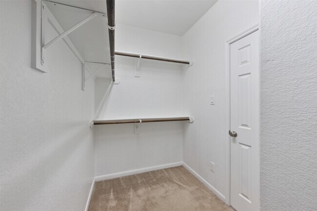 Building Photo - 16911 Sedum Grn