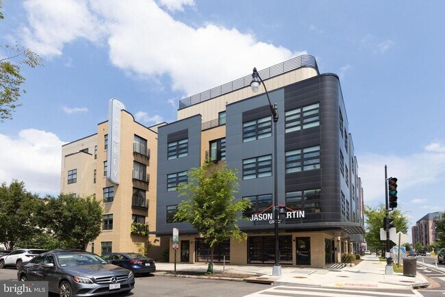 Building Photo - 1111 Orren St NE