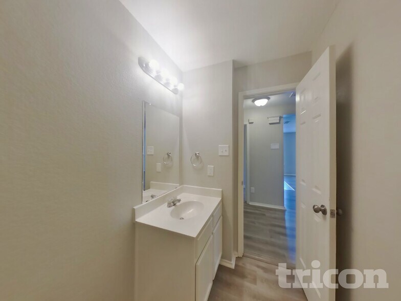 Building Photo - 612 Rockbrook Dr