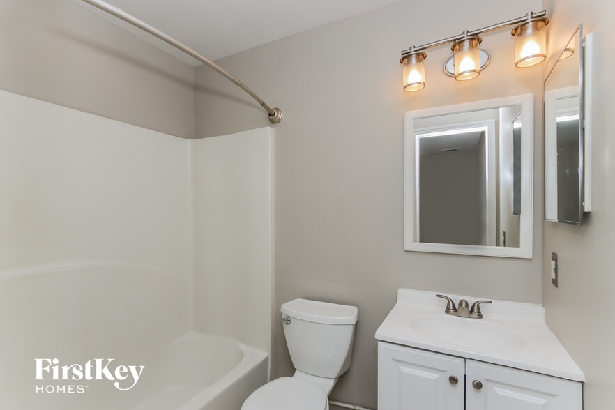 Building Photo - 1992 Tranter Ave SE