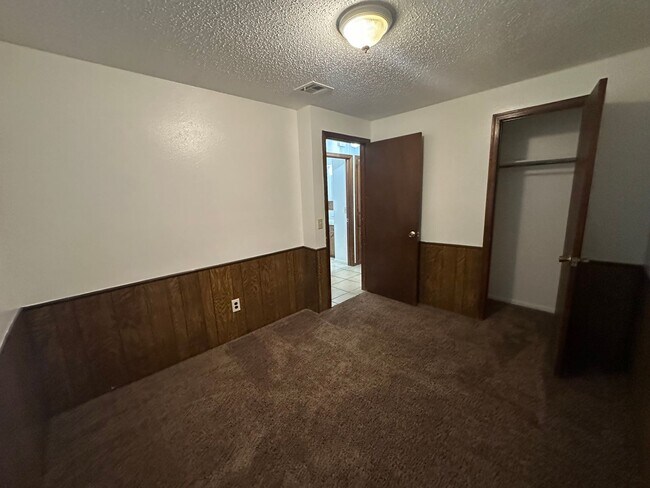 Building Photo - 4808 S Dimple Dr