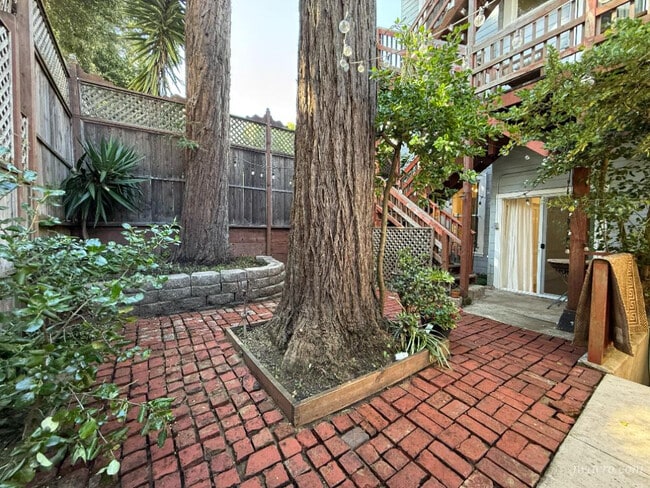 Building Photo - 1345 McAllister St