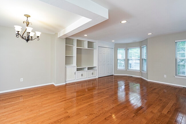 Building Photo - 212 William Livingston Ct
