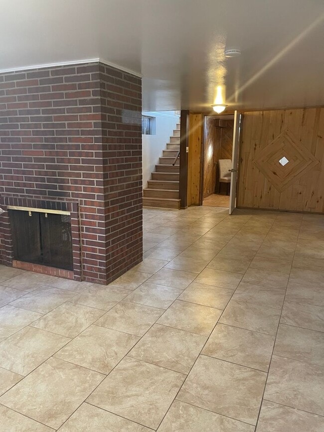 Building Photo - Newly Updated 6 Bedroom South Boulder Home
