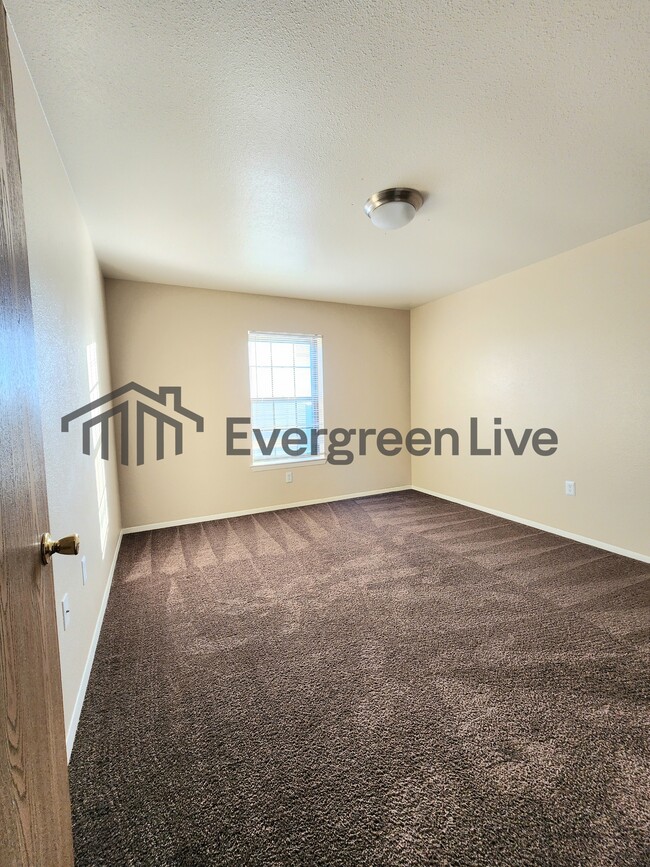 Building Photo - 112 Fireball Dr