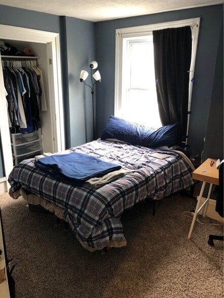 Building Photo - 940 Veto St NW