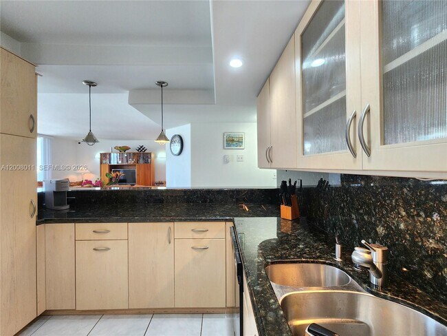 Building Photo - 2030 S Ocean Dr