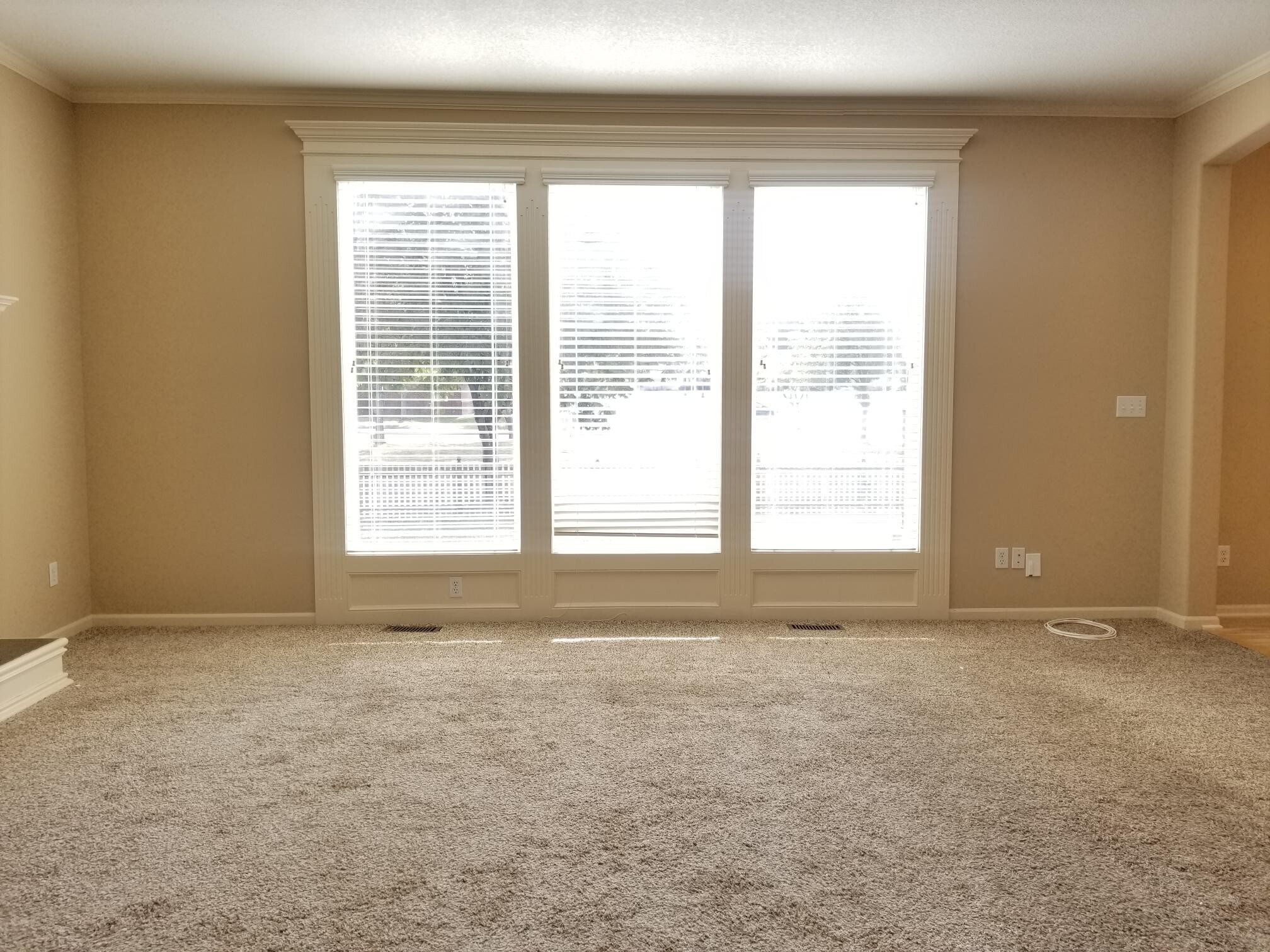 Building Photo - 5701 NE Hidden Meadow Dr