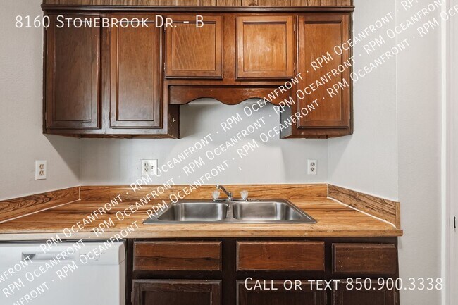 Building Photo - 8160 Stonebrook Dr