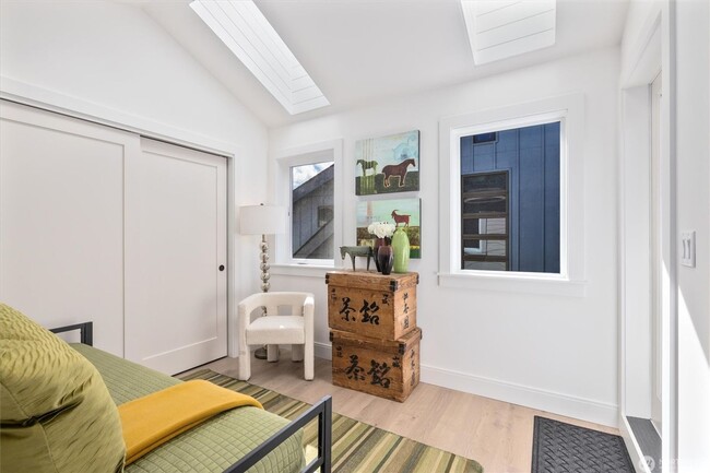 Building Photo - Brand new 2 bedroom with luxury finishes i...