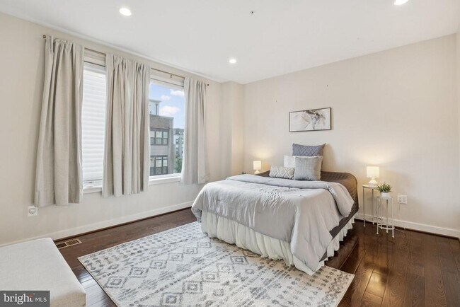 Building Photo - 8091 Red Hook St