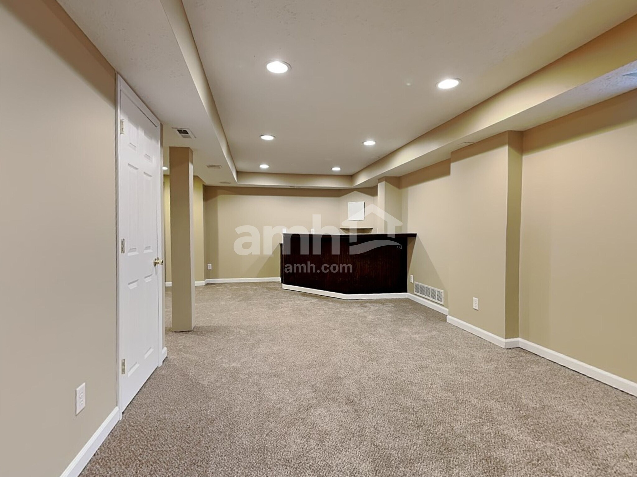 Building Photo - 2025 Apple Knoll Ln