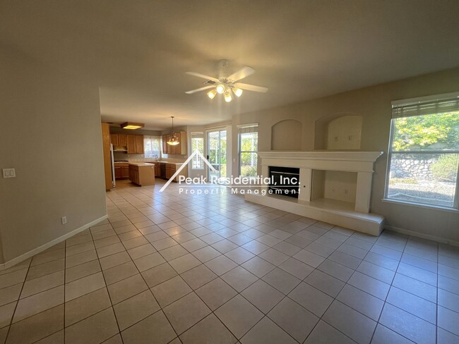 Building Photo - Spacious 4bd/3ba Folsom Home!