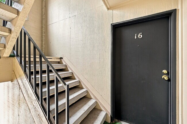 Building Photo - $1,340.95 - 1 Bed, 1 Bath Condo in Denver with In Unit Laundry!