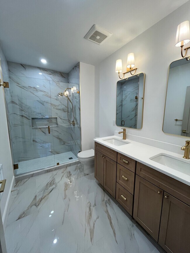 Building Photo - 10 Rockland St