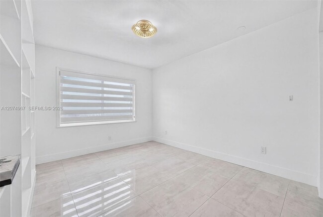 Building Photo - 5804 SW 116th Ave