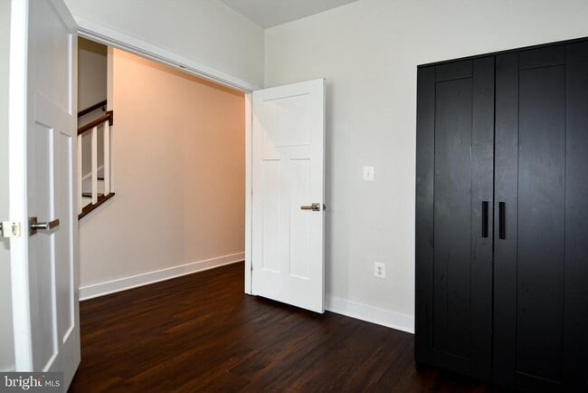 Building Photo - 4917 Crest View Dr