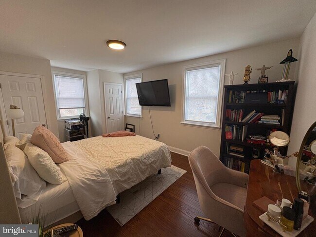 Building Photo - 1334 Yerkes St