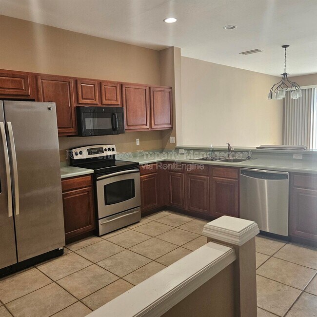 Building Photo - 8271 Village Edge Cir