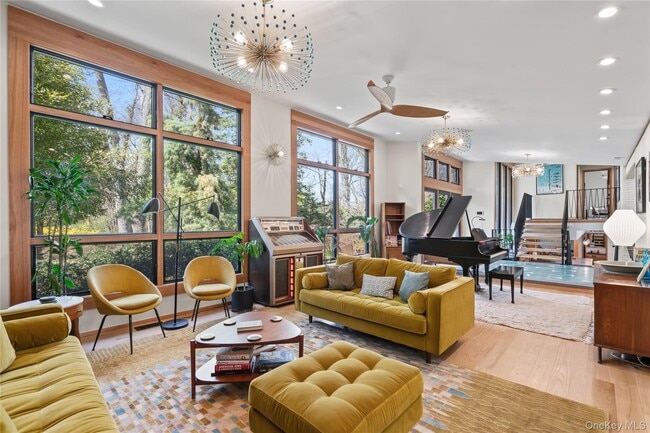 Building Photo - 14 Tall Tree Ct