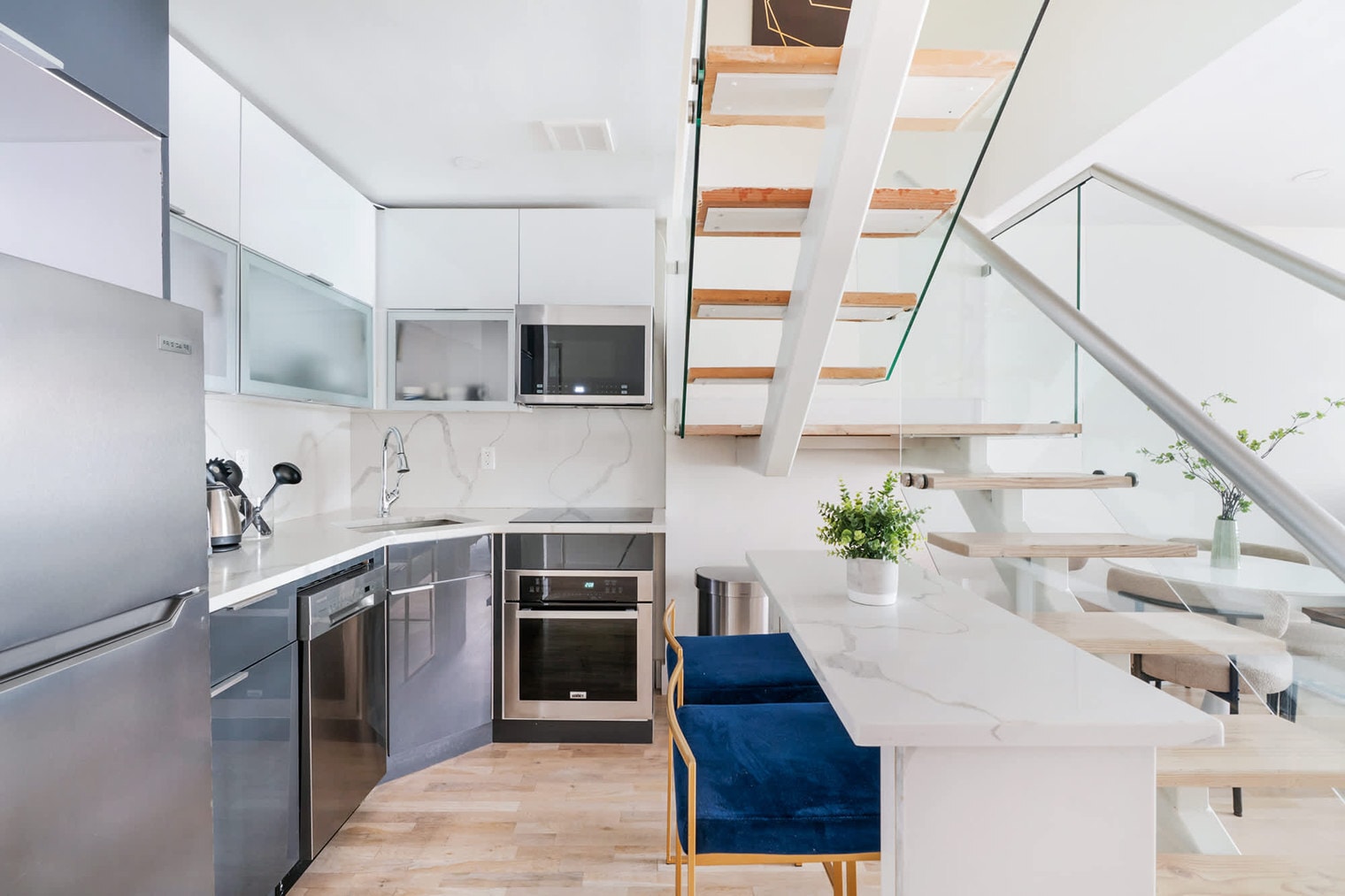 Building Photo - 244 E 75th St