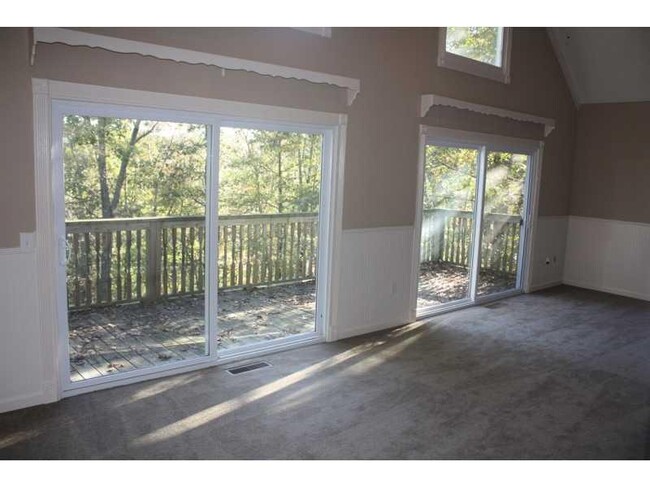 Building Photo - 3836 Clubhouse Dr