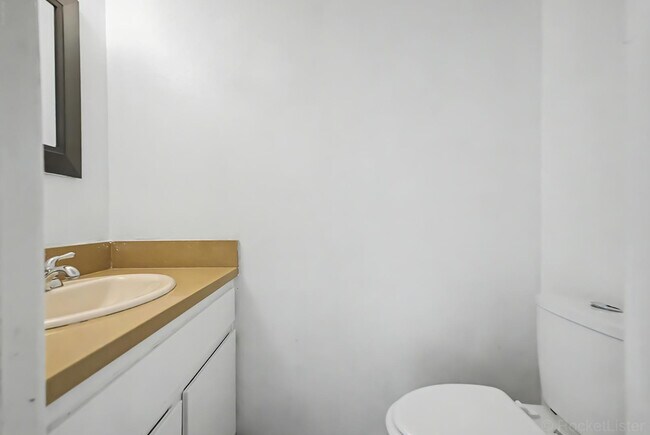 Building Photo - 4522 N 15th Ave