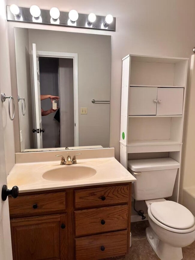 Building Photo - 1110 Brookedale Ct