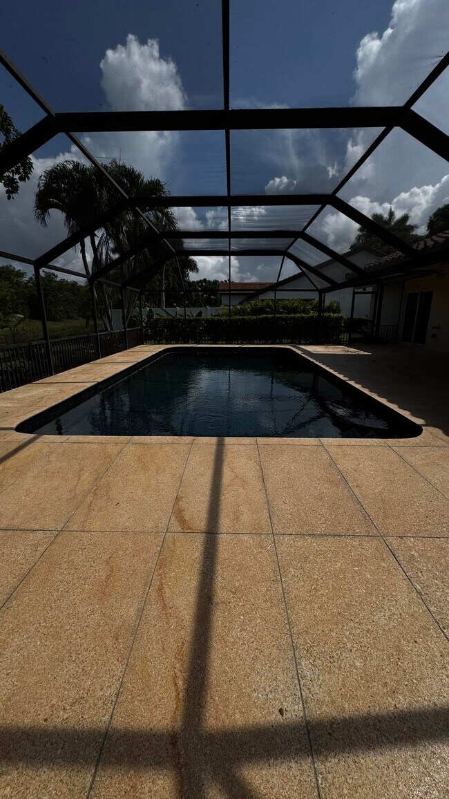 Building Photo - 11822 Island Lakes Ln