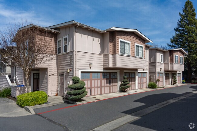 Primary Building - Valley Oak Villas