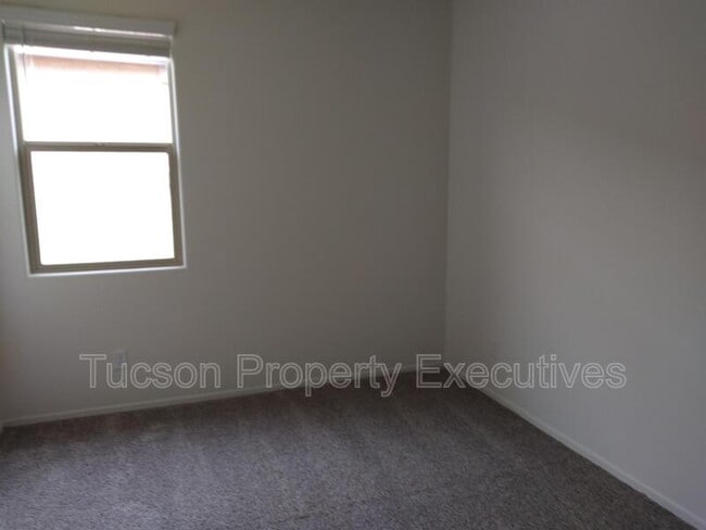 Building Photo - 10683 W Dickerson Dr