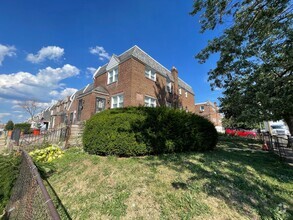 Building Photo - FIRST FLOOR BRAND NEW 2 BEDROOM 1 BATH APA...