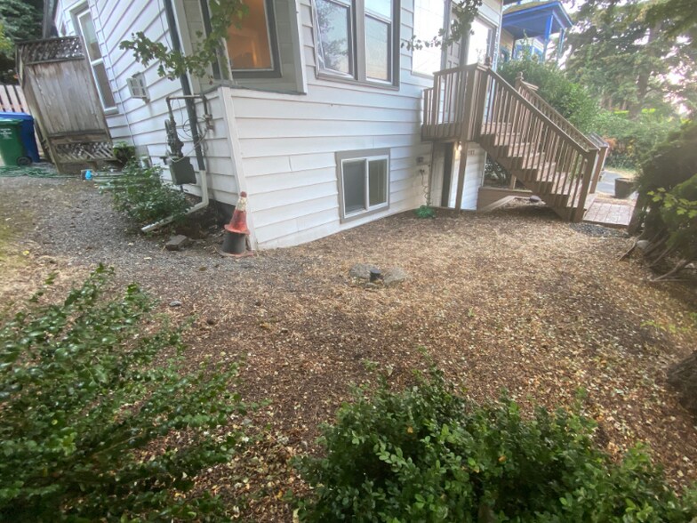 Building Photo - 2062 14th Ave W