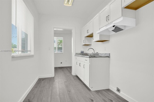 Building Photo - 600 NW 25th Ct