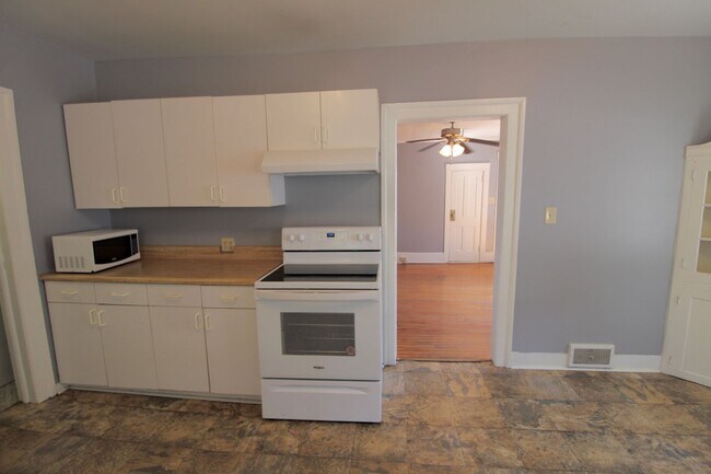 Building Photo - 501 Collicello St