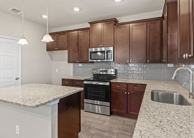 Building Photo - Beautiful 3 Bedroom Home with Open Layout ...