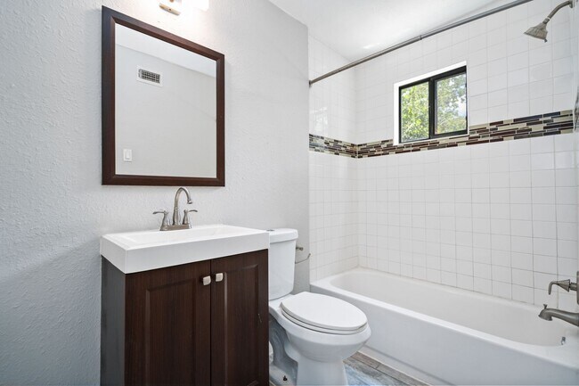 Interior Photo - Dream Montrose - 1423 Kipling Street