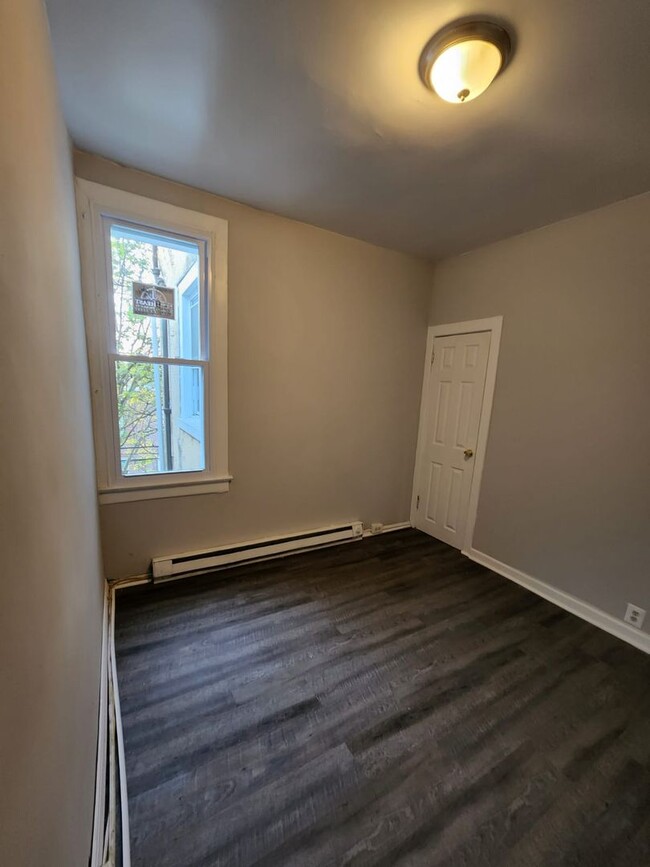 Building Photo - Remodeled home - Olney