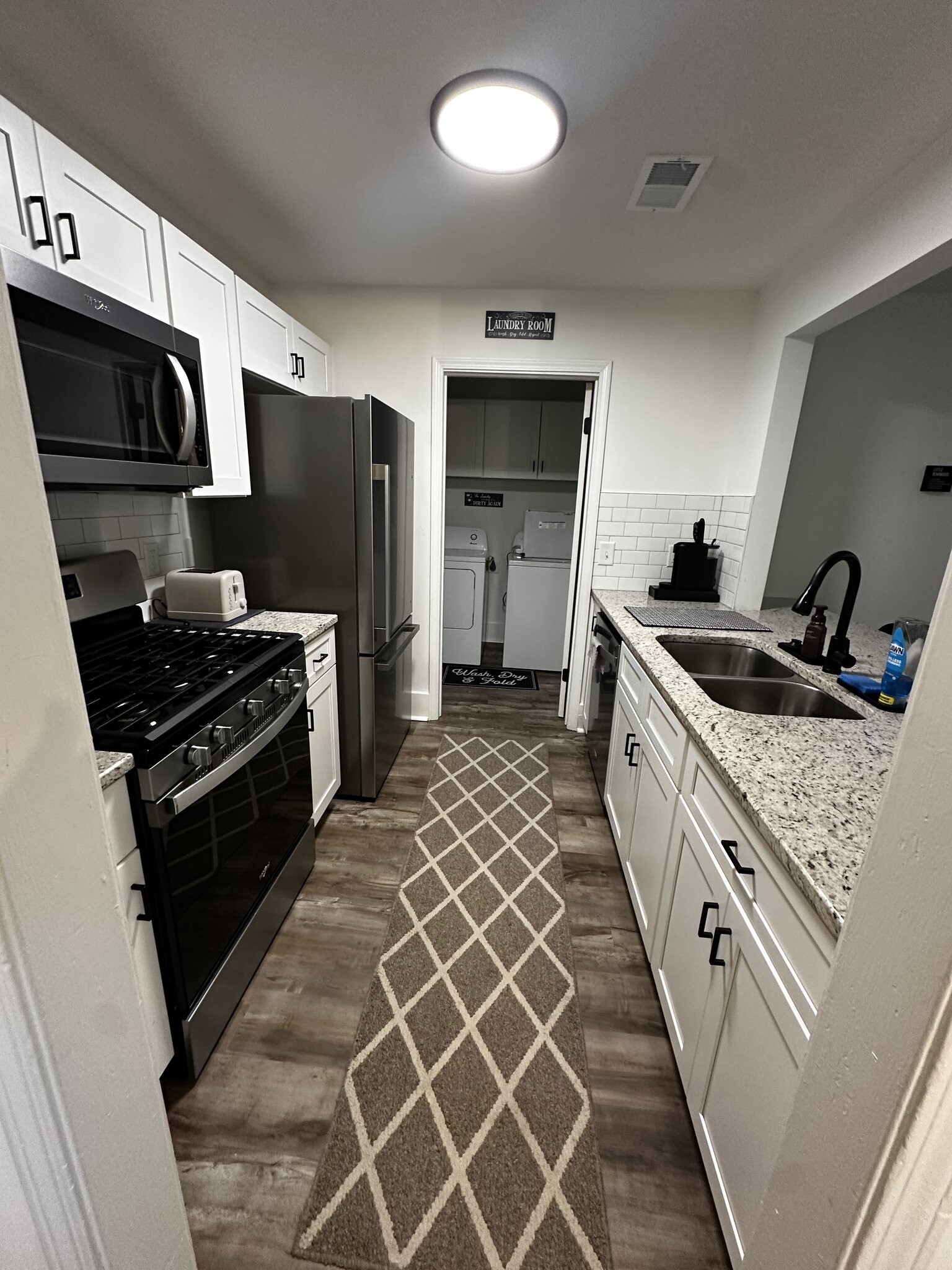 Building Photo - 4013 Hawthorne Cir