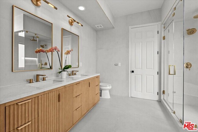 Building Photo - 6730 Esplanade St