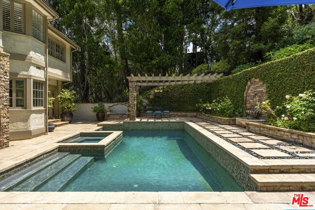 Building Photo - 15938 Valley Vista Blvd
