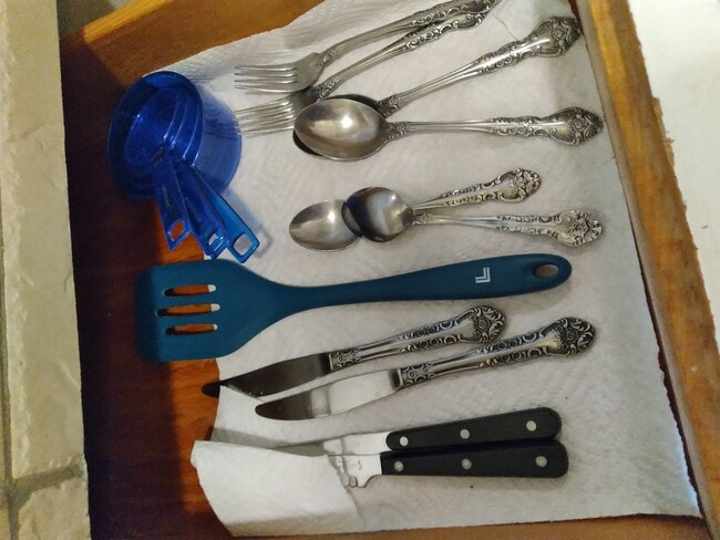 kitchenware included - 465 Winslow Way E