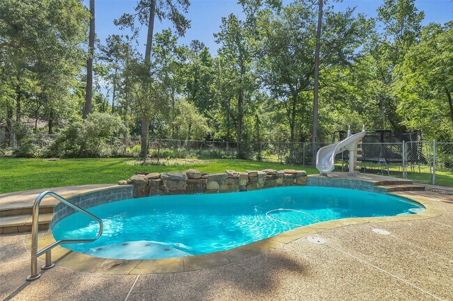Building Photo - 44 Lake Forest Cir