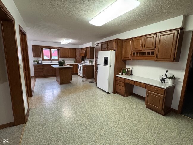 Building Photo - 2010 N 675 E