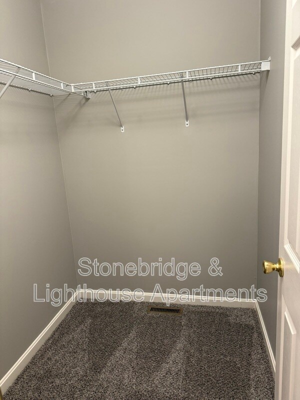 Building Photo - 2804 Coyote Ct