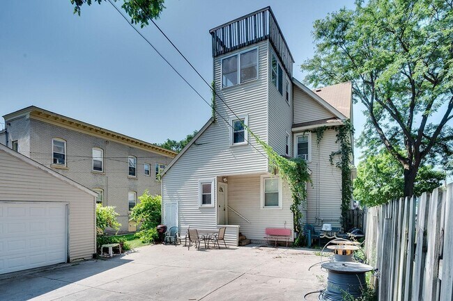 Building Photo - 2501 Emerson Ave S