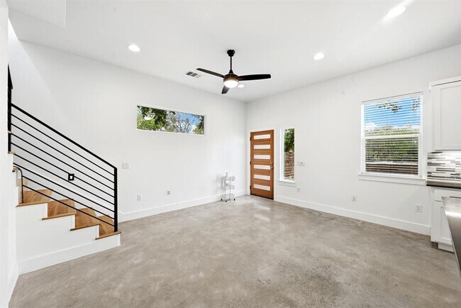 Building Photo - 6213 Felix Ave